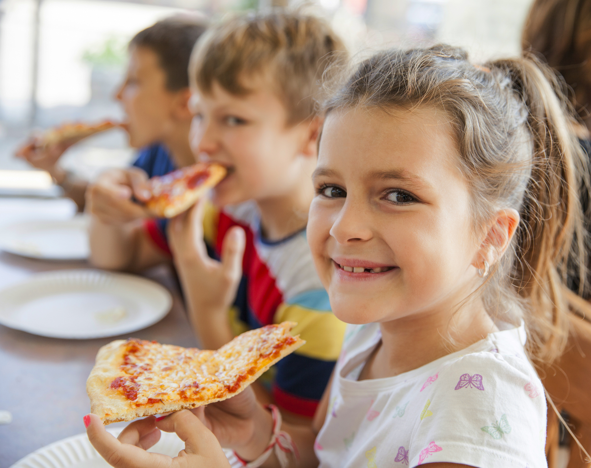 Siegwerk Aarberg spendet Pizza Ofen für örtliches Kinderheim