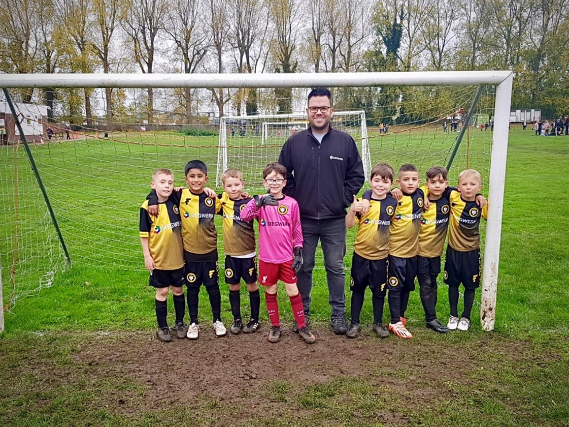 Siegwerk UK sponsort den lokalen Jugendfußball